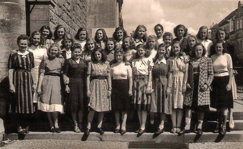 Elkes Klasse des Lyceums (Elke in der hintersten Reihe in der Mitte)